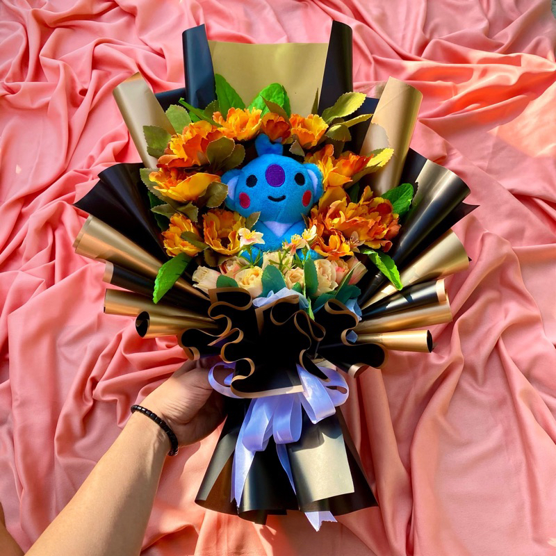 Buket/Bouquet/bucket boneka BTS BT21  koya / bunga artificial  Graduation/wisuda/sidang/ulang taun/a