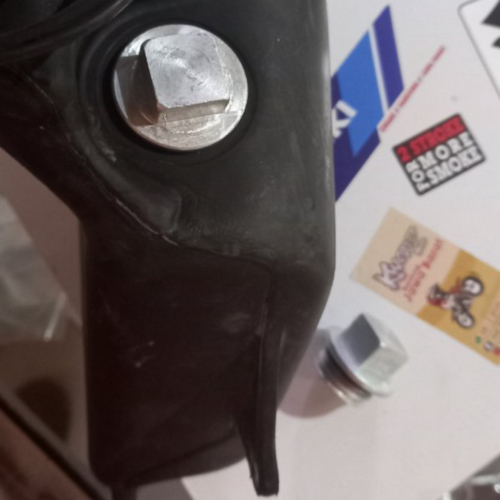 Jual tutup indikator Box oli samping Suzuki Ts125 tutup sensor box oli samping Suzuki TS125 tutup in