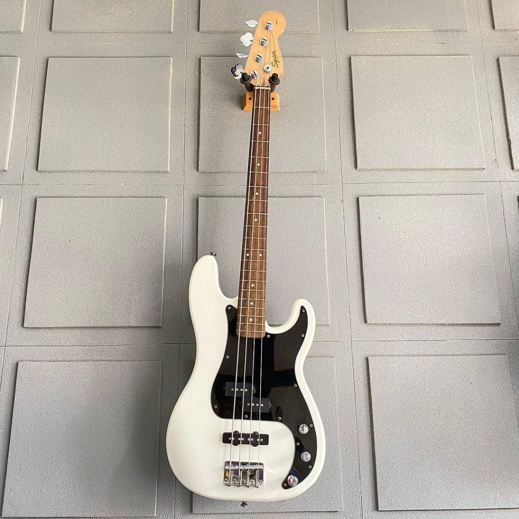 BILLY MUSIK - Squier Affinity Precision Bass - Pbass