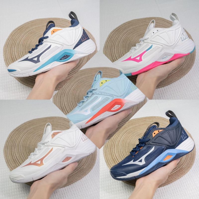 Sepatu  Volly Mizuno Wave Momentum 2 / Sepatu Volly Wanita.