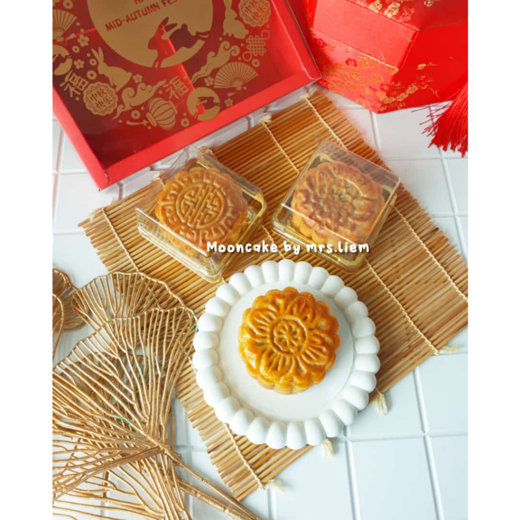

[Preorder] Mooncake Homemade Bahan Premium isi 4 pack by Mrs.Liem