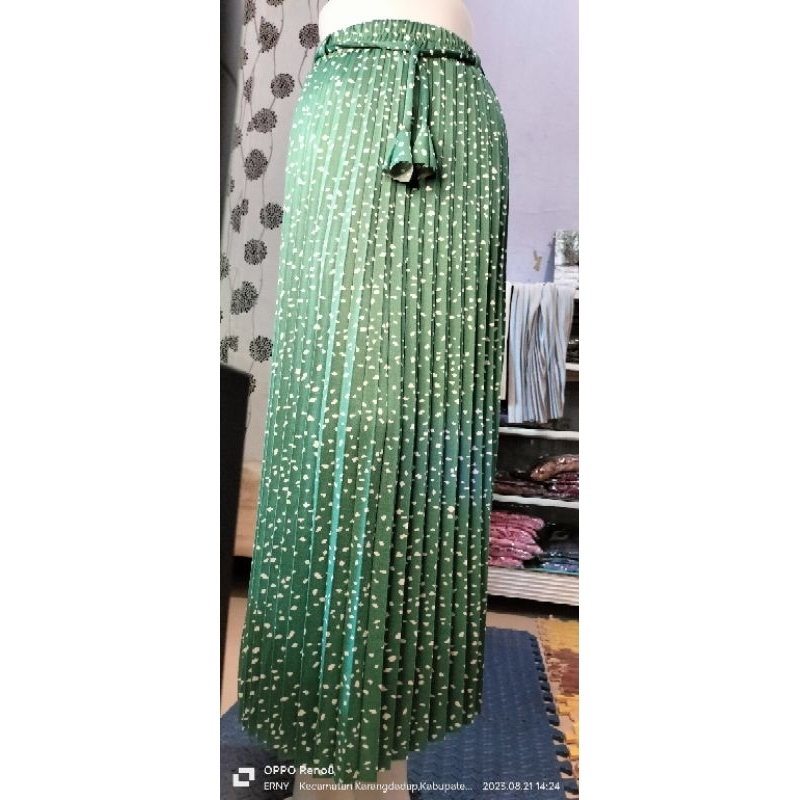 Rok Plisket Motif Terbaru Bintik