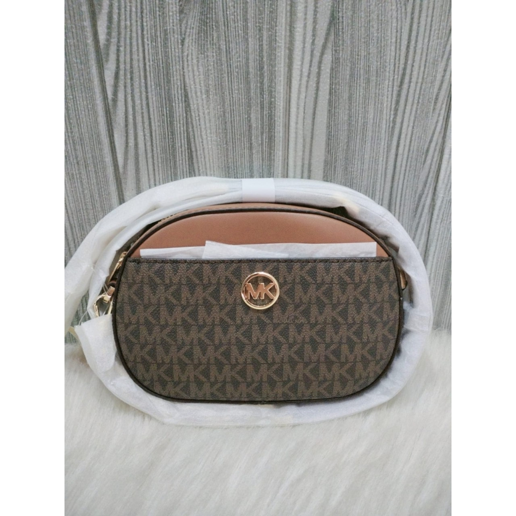 tas Leather Jet Set Glam Oval Crossbody Brown -sign vanilla-bright red