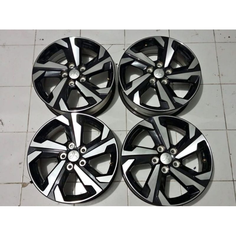 Velg Mobil Bekas Std New Xpander Type Terbaru Ring 17 Pcd 5x114