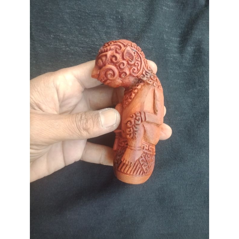 hulu deder kayu ukiran buto raksasa