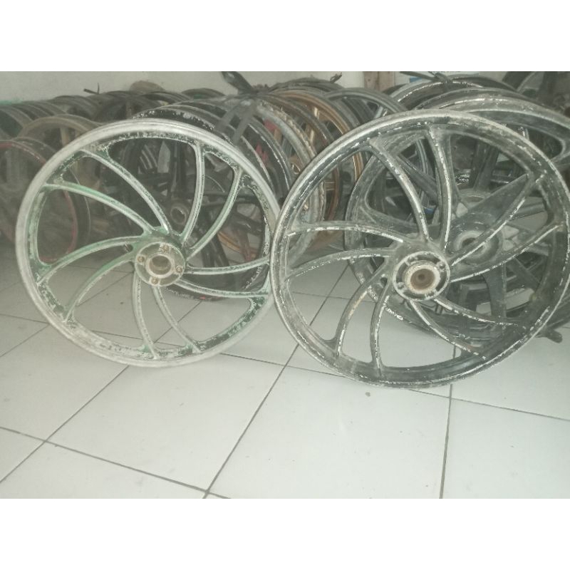 peleg pelek depan saja suzuki smash old pnp satria hiu merek cefiro