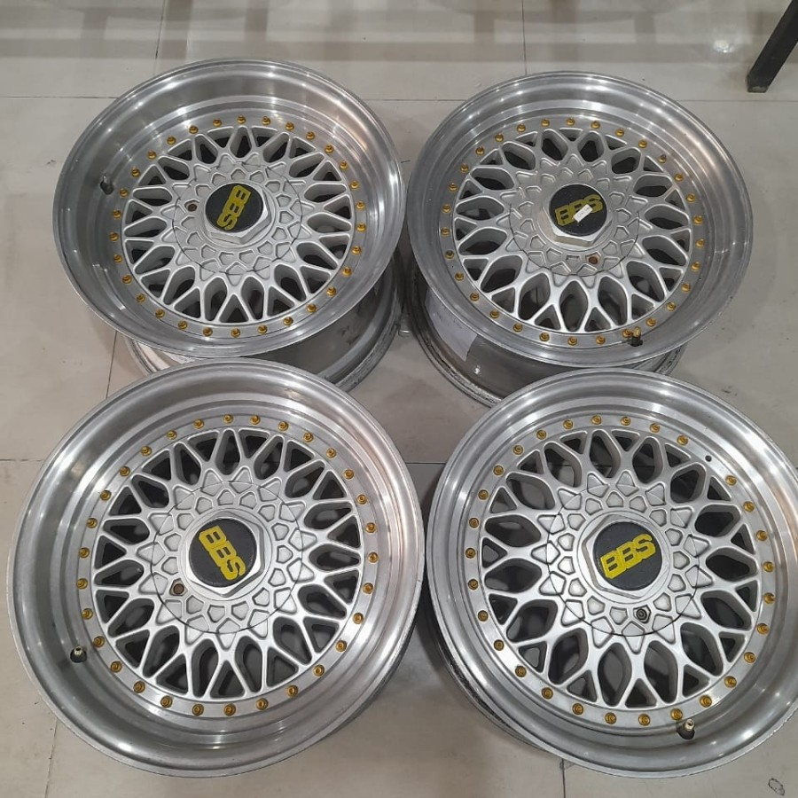 Velg Mobil Bekas BBS RS R15 Lebar 7/8 Pcd 4x100 & 4x114 Et32/20 Toko Velg Mobil Bekas Sidoarjo