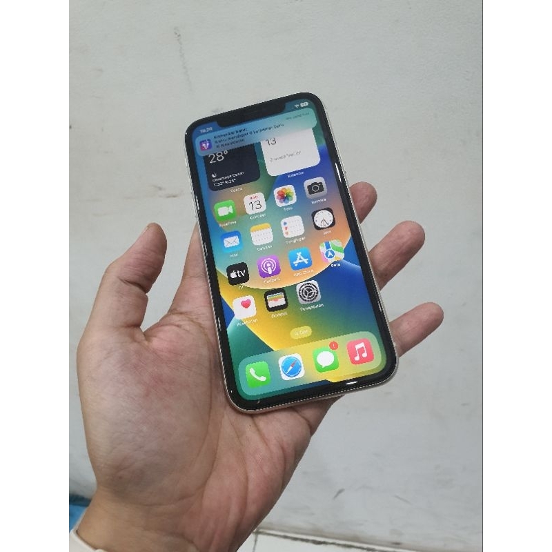 iphone 11 128gb ibox bh 84% fullpack unit dus charger earphone