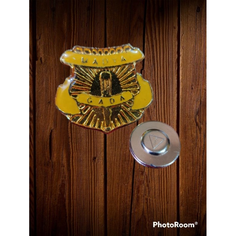 pin gada madya magnet