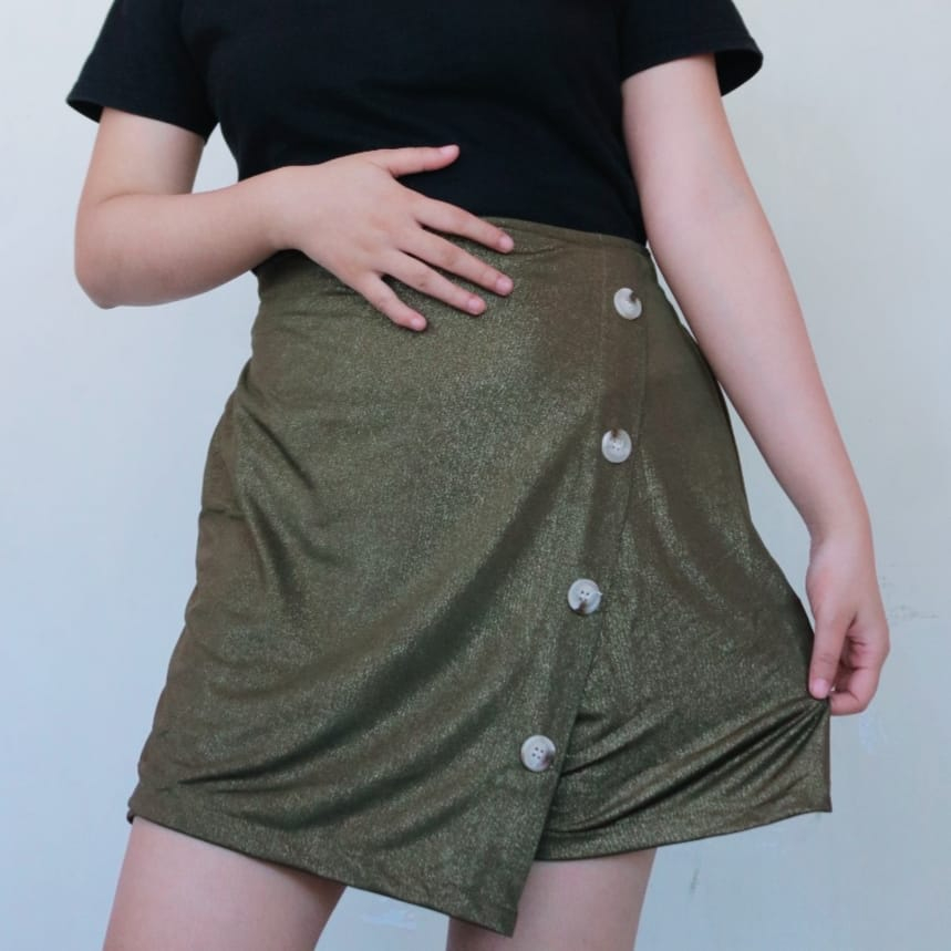 Celana Pendek Wanita Korean Style Kyner Mini Skirt Pants Bahan Denim Glitter ( Kancing Hiasan ) Rok 