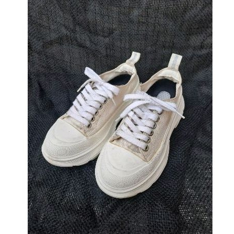 Sepatu Sneakers Alexander McQueen size 38 preloved second