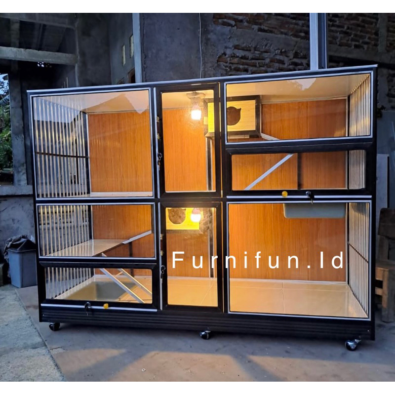Rumah Kucing Premium: Kaca Elegan, Aluminium Kokoh.
