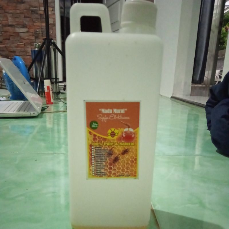 

MADU MURNI KEMASAN 1 KG BERKUALITAS 100% ASLI DARI PETERNAK LEBAH