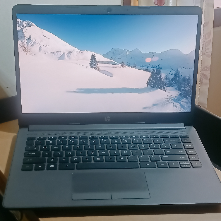 Laptop HP 14S DK1524AU ATHLON SILVER 3050U VEGA2 RAM 8GB SSD M2 256GB Dark Grey Second mulus 99%