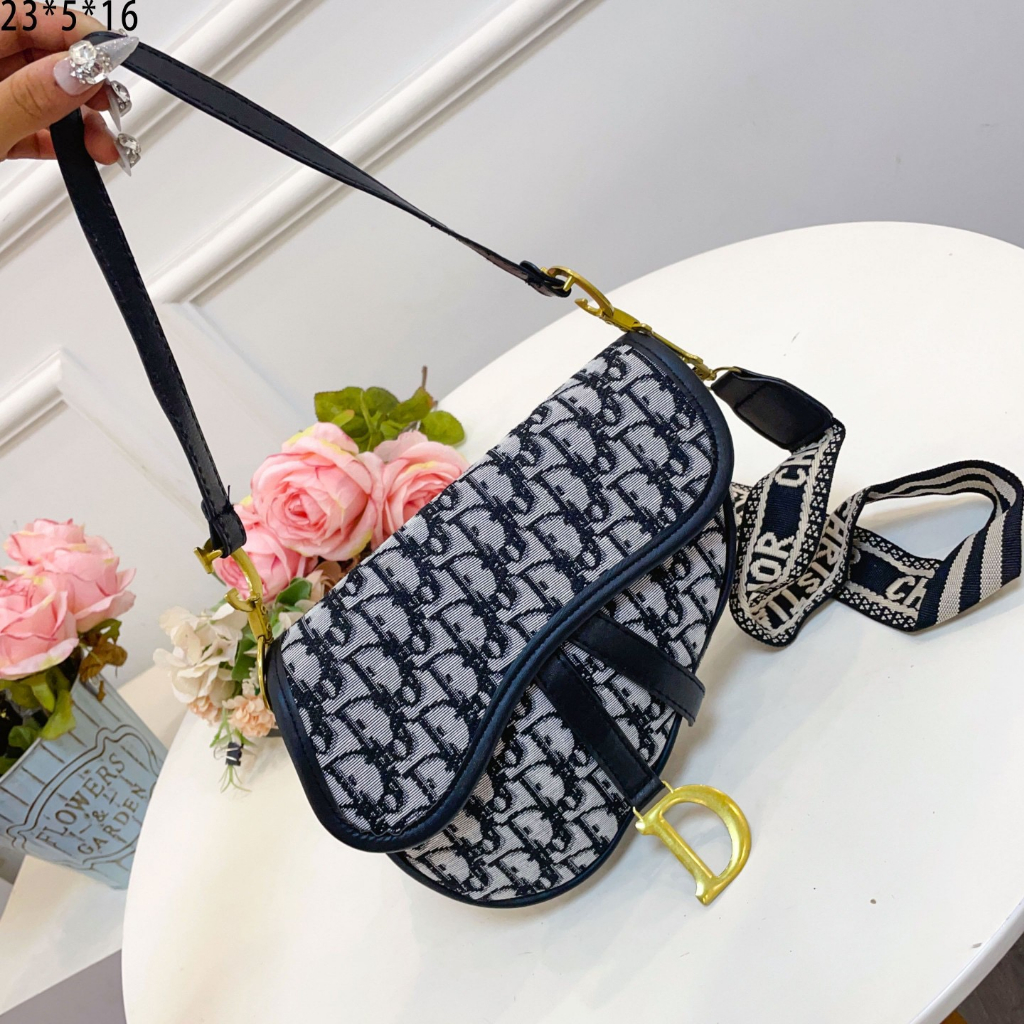 (NEW) Tas Sling Bag 8029/Tas Wanita Saddle /Tas Import Free dustbag