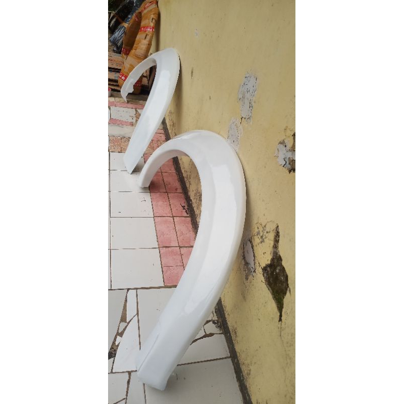 Over fender pajero lama bagian depan kirikanan