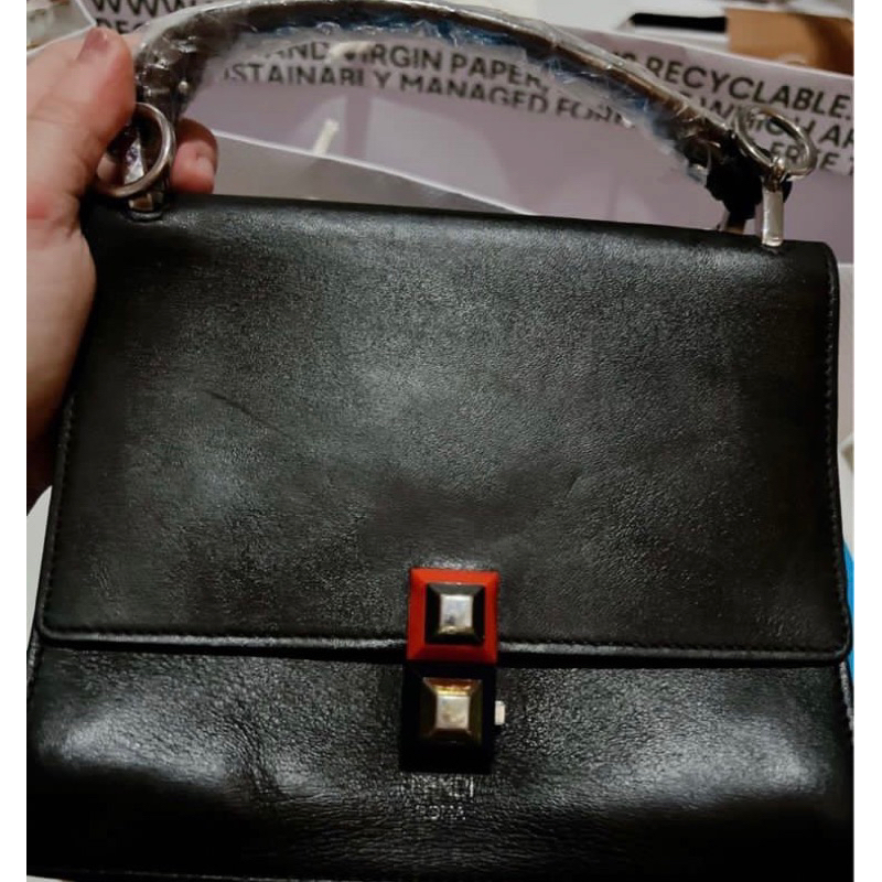 [NETT] fendi sling bag authentic