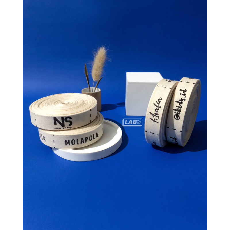 

1 Roll / 200-260Pcs Label Pakaian, Hijab, & Totebag / Label Katun Halus 1.3 / 1.5Cm