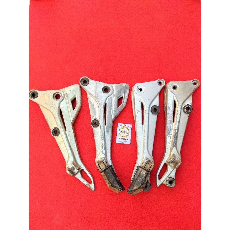 Footstep Fostep Belakang Smash Titan Original