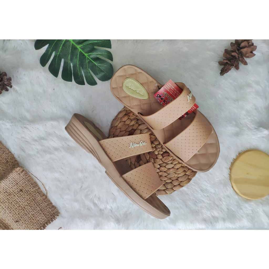 New Era Sandal jepit wanita