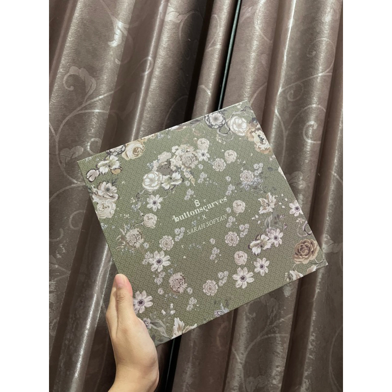 

Kotak/Box Buttonscarves x Saraf Sofyan, Kotak/Box Buttonscarves x Jovian, Kotak/Box Buttonscarves x Diana Dsaks