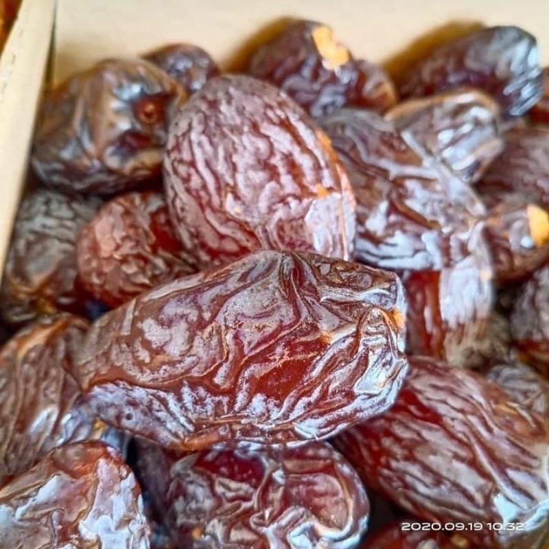 

Kurma Medjool Palestine Premium 1 Kg Kemasan Mika