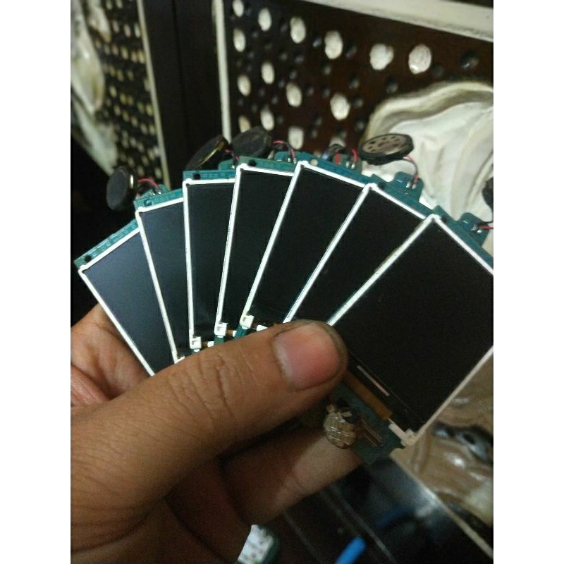 LCD PLUS BOARD BEKAS SAMSUNG CARAMEL GT E1272 ADA FLEX DI PINGGIR MASIH BISA DI PAKAI