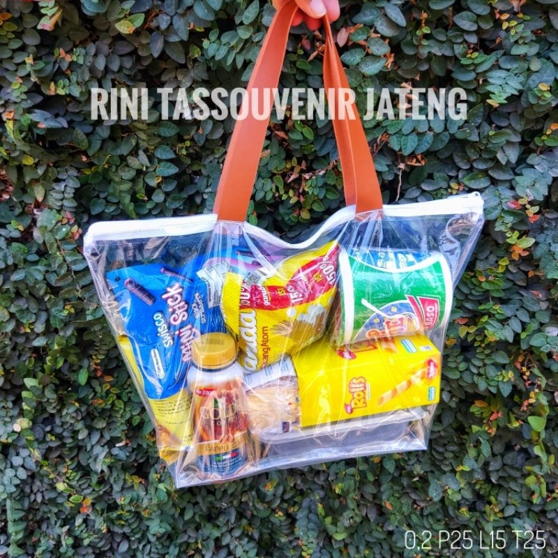 

Tas Mika Bening Transparan Tebal Souvenir Ulang Tahun Hampers Aqiqah Tas Snack Ultah Kue Lebaran Tas Mika 0,2 Trapesium Resleting Pegangan Leather Tas Mika Polos Resleting - 25*15*25