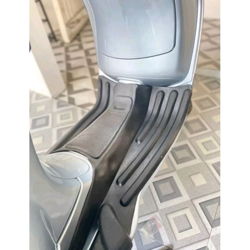 Karpet motor buat vespa Lx Lxv dan S125 iGet facelif.Aksesoris Floormate vespa modern