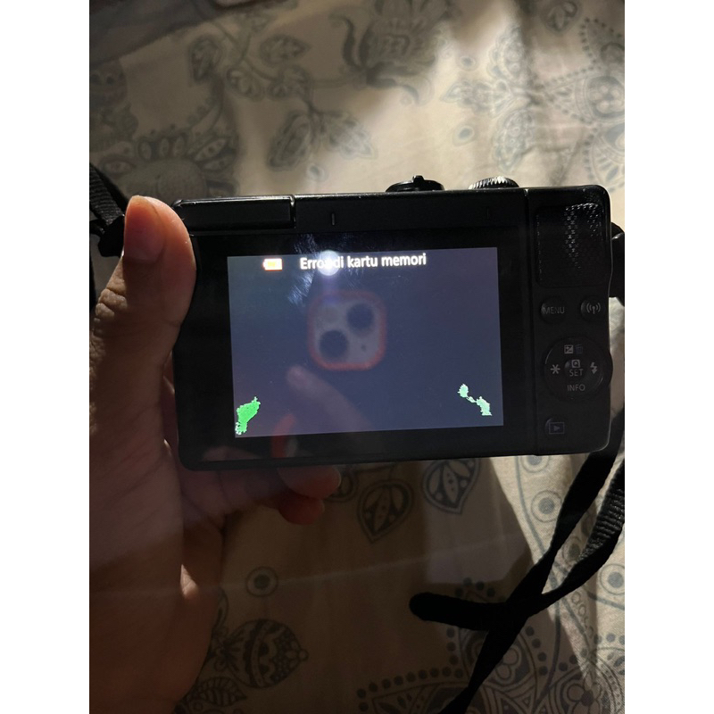 CANON M100