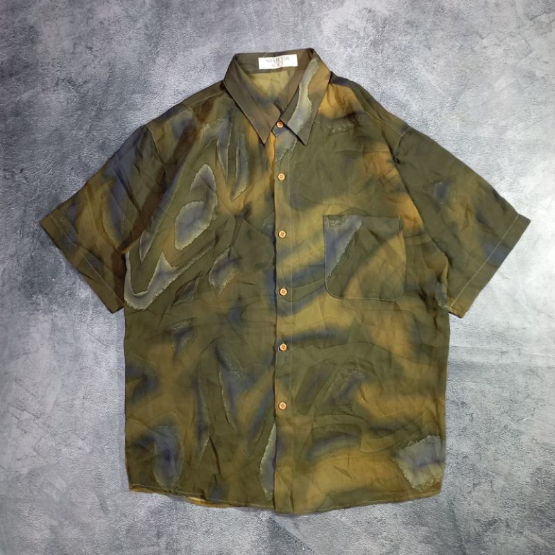 Kemeja motif vintage bekas second