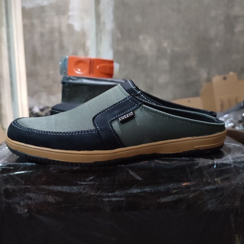 Selop bustong kain sintetis tersedia size39_ 44 . sepatu casual slip on pria