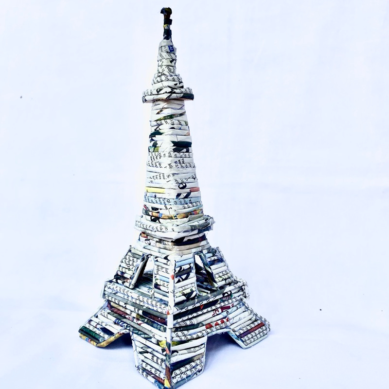 Prakarya Kerajinan Tangan Menara Eiffel Paris dari Lintingan Anyaman Koran Bekas Kertas