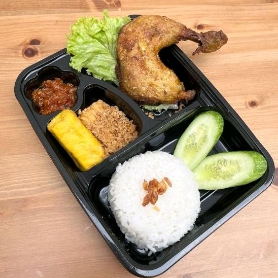 

Ayam Goreng Kremes Ungkep Tempe Tahu