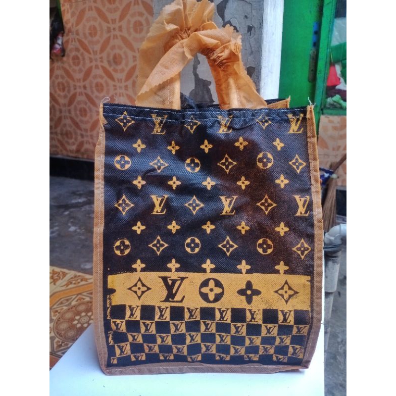 

Tas Hajatan Syukuran Nasi Kotak 1 PACK ISI 12PCS Goodie bag mewah