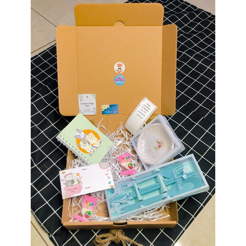 

Gift Box/Kado Isi Buku, Mangkuk mini & Sendok set