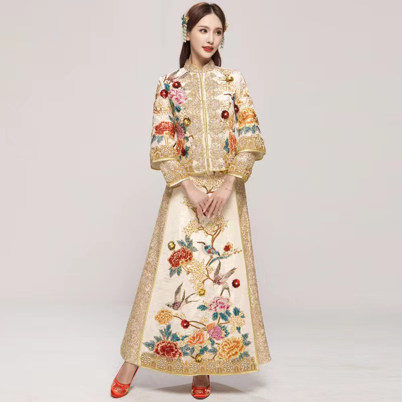 Pertunjukan Pakaian Xiuhe Gaun Pengantin Cina Ukuran Plus Pakaian Roti Bakar Pernikahan Jubah Melayu