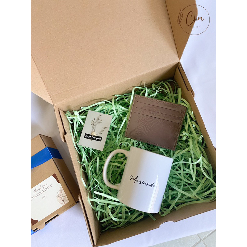 

Hampers Gift Box Kava (Custom Mug & Card Holder Pre-Order 3 hari)