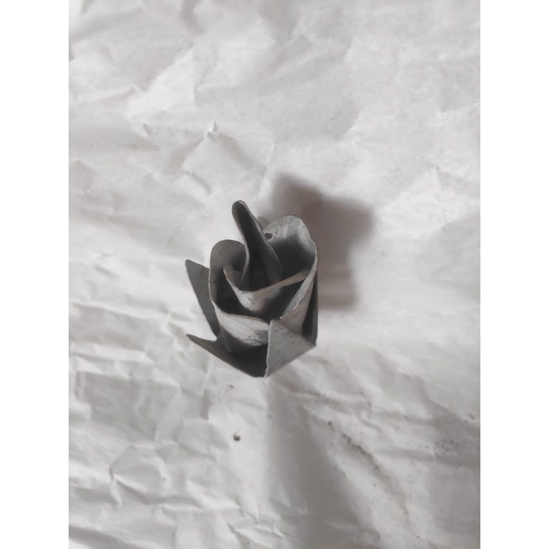 Ornamen pagar besi aksesoris bunga mawar kuncup