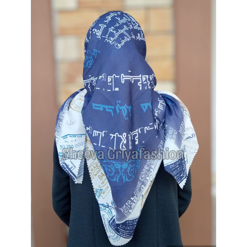 Jilbab Segiempat Motif Tulisan Arab Biru Man Qola Ala Santri Kerudung Pesantren Kekinian Hijab Santr