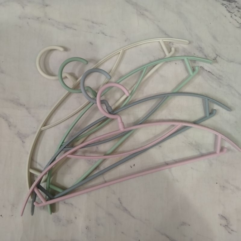 hanger lengkung plastik dewasa | gantungan dapat diputar