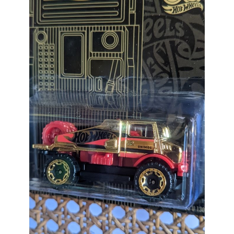 hotwheels hw diecast mercedes benz unimog merah gold 55th anniversary
