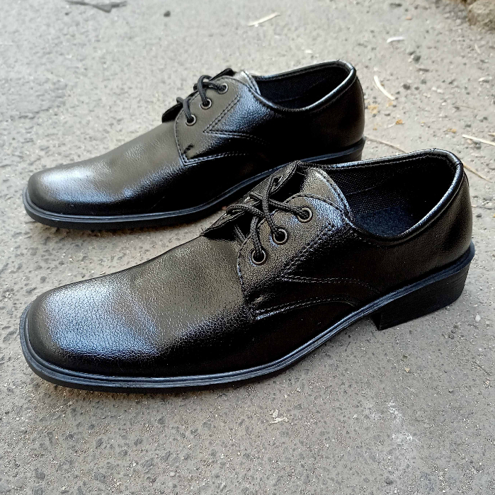 sepatu pantofel jumbo big size ukuran besar pria hitam tapak karet sepatu formal