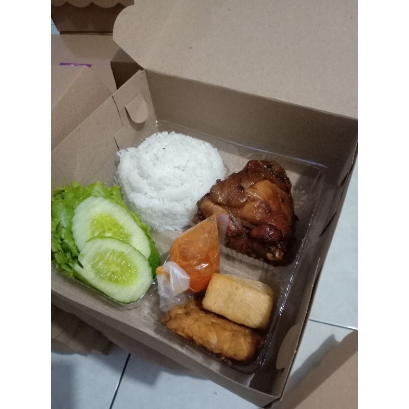 

nasi kotak ayam bakar kecap/nasi kotak ayam goreng serundeng/nasi kotak menu sunda/nasi kotak spesial