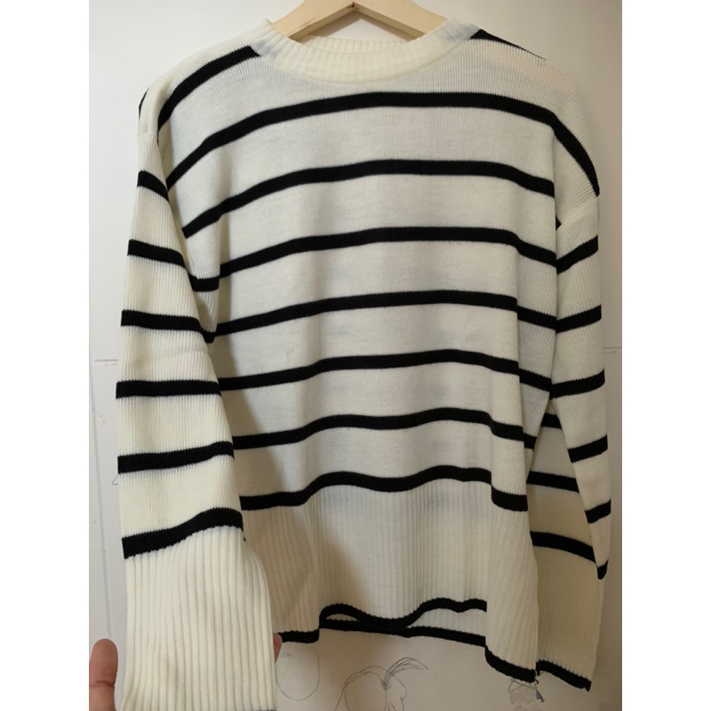 Blouse Knit Garis hitam putih