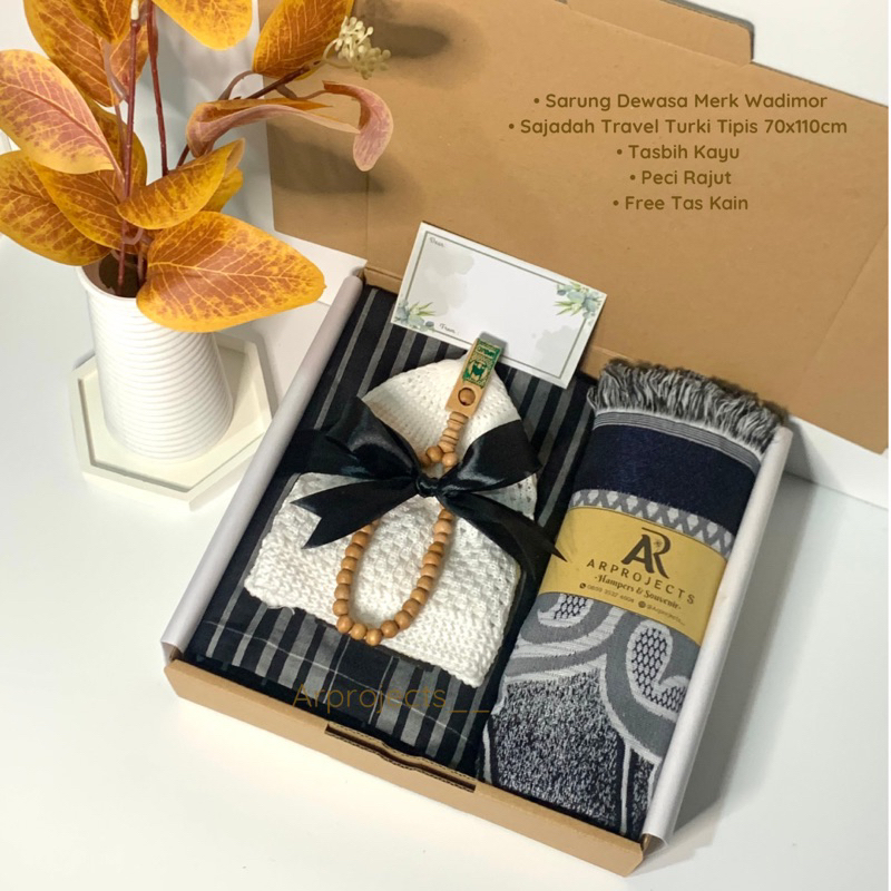 Hampers Kado Hadiah Sarung Sajadah Cowok/Ulang Tahun/Hampers Khitan/Wisuda/Birthday/Hampers Pria Lak
