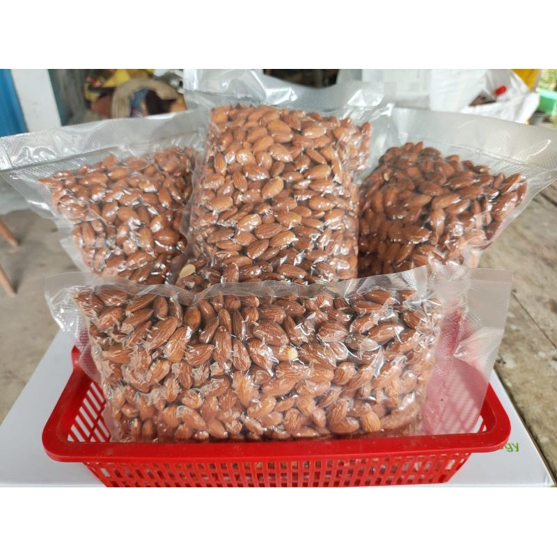 

Almond Panggang 1 kg