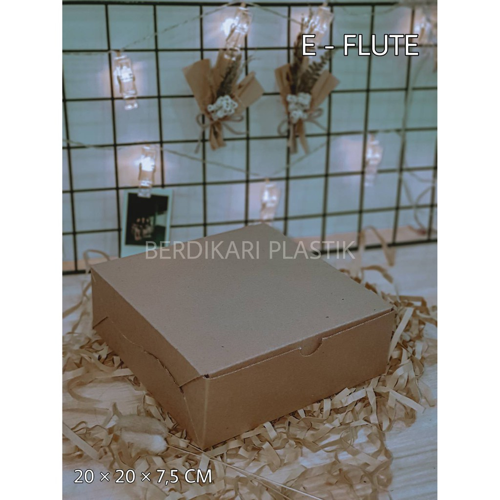 

Box Kardus E-Flute Coklat Untuk Packaging Olshop Sovenir Baju Kotak Kado Hampers Snack 20x20x7.5 CM