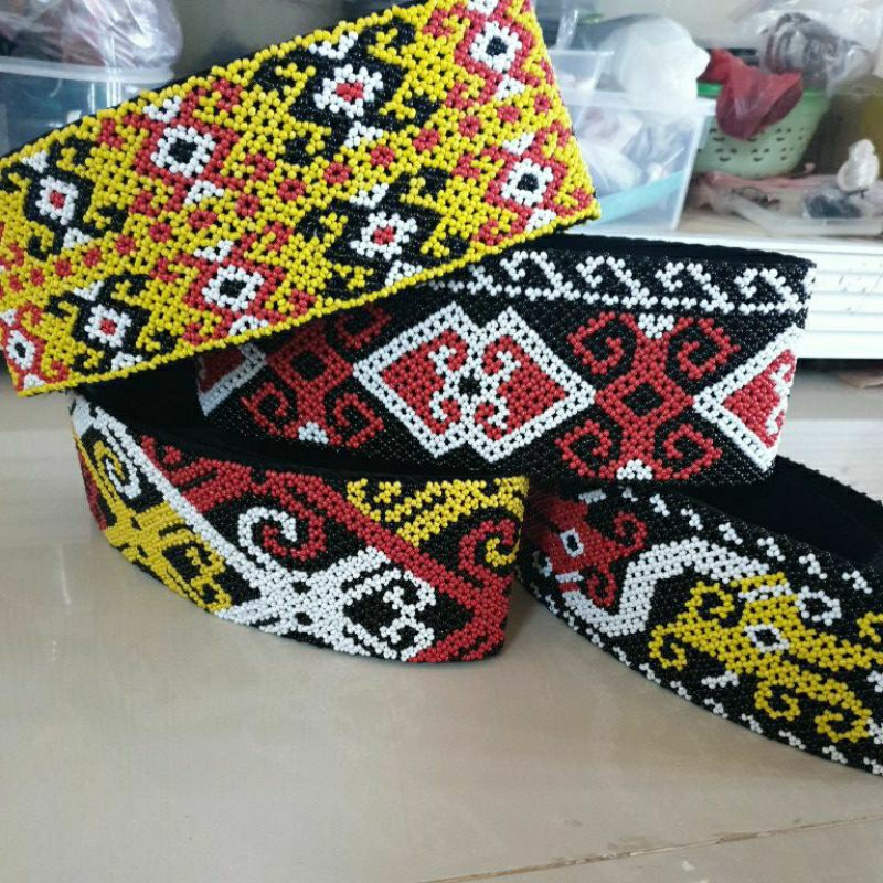 Peci .songkok khas Dayak kalimantan .peci manik motif random