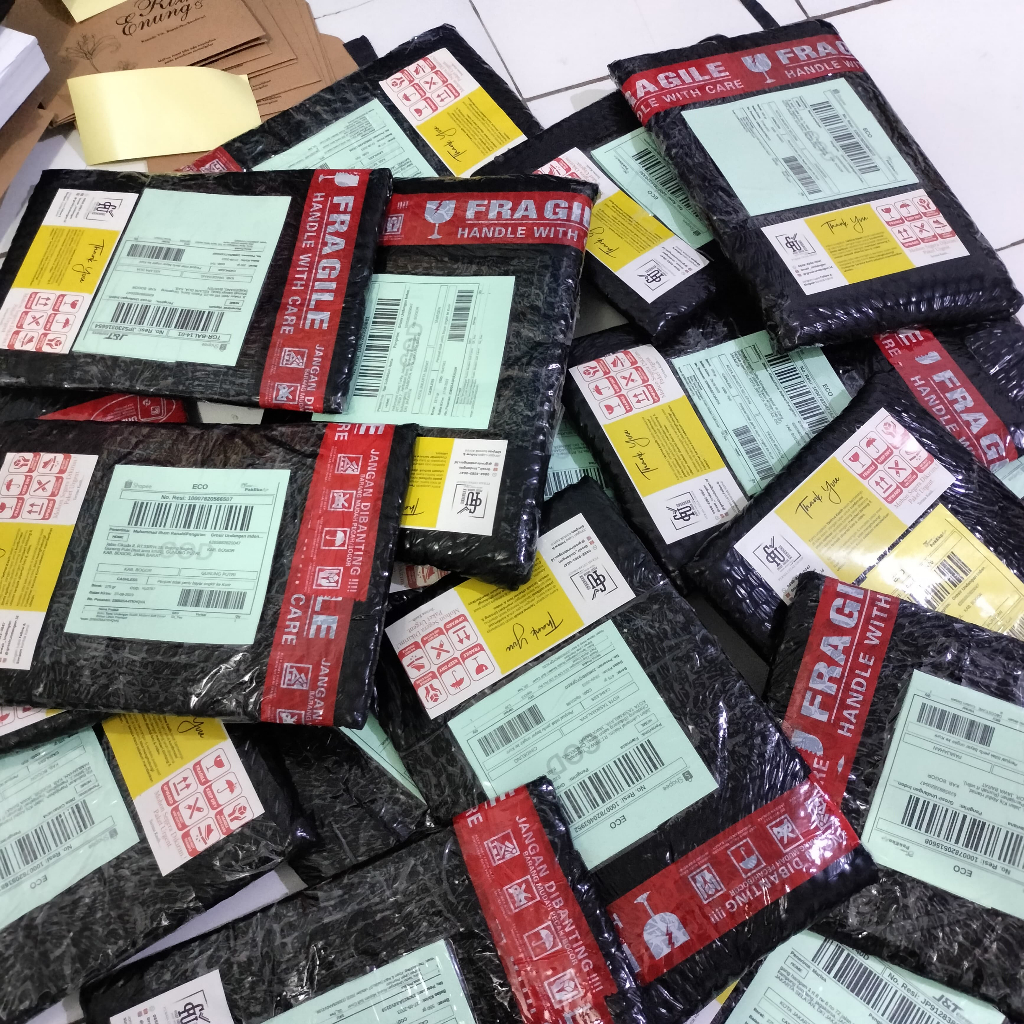 

RK grosirundangan.id . Buku Tamu Softcover Kekinian Costum Nama di cover Bahan Cover Linen